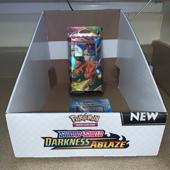 Pokemon Charizard.Display Box And Bonus 20 Pack
